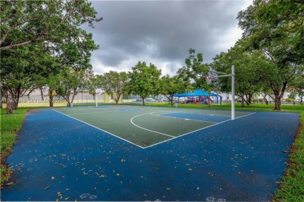 7220 Southwest 94th Place, Unit G4 Miami, FL 33173 - Photo 9 of 12 a view of a park