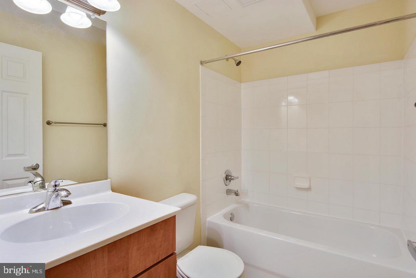1006 Primrose Road, Unit 103 Annapolis, MD 21403 - Photo 12 of 24 2nd full bathroom
