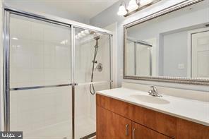 1006 Primrose Road, Unit 103 Annapolis, MD 21403 - Photo 8 of 24 Master bathroom