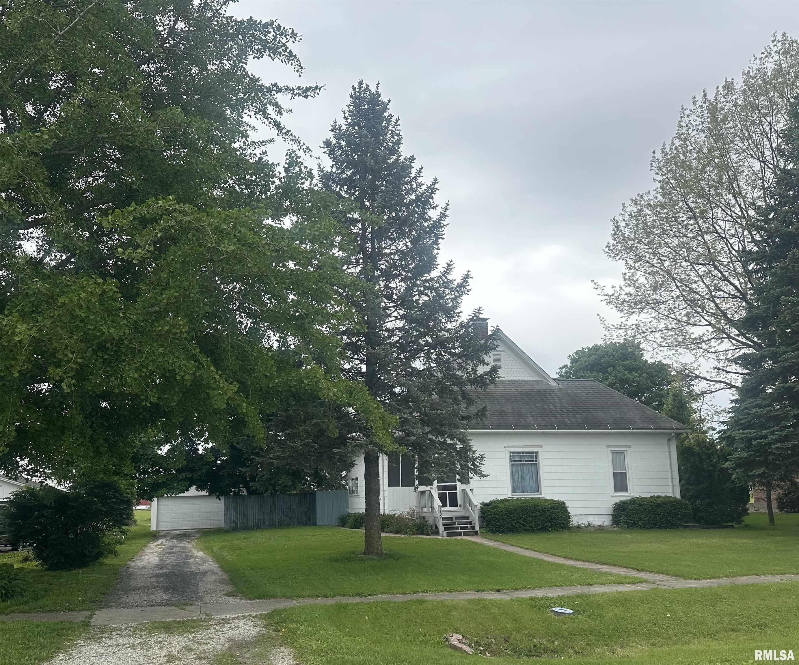 1102 Hayes Street Golden, IL 62339 - Photo 1 of 13