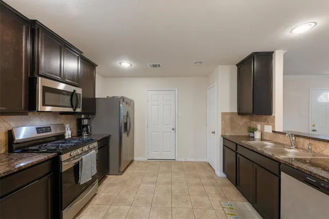 $1,800 | 2202 Cherryville Drive, Houston, TX 77038