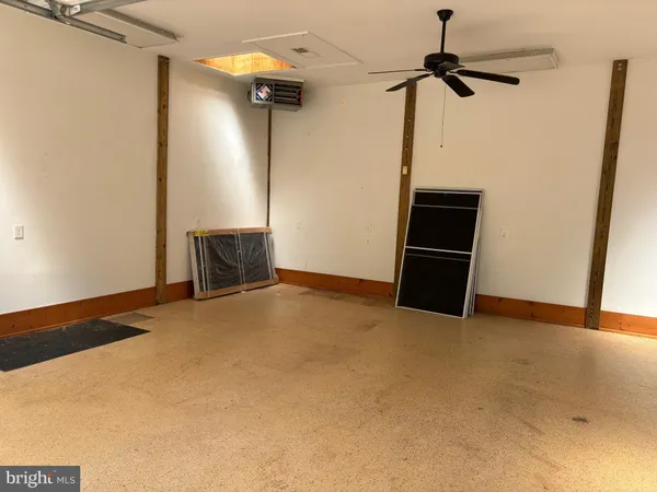 a view of empty room with ceiling fan