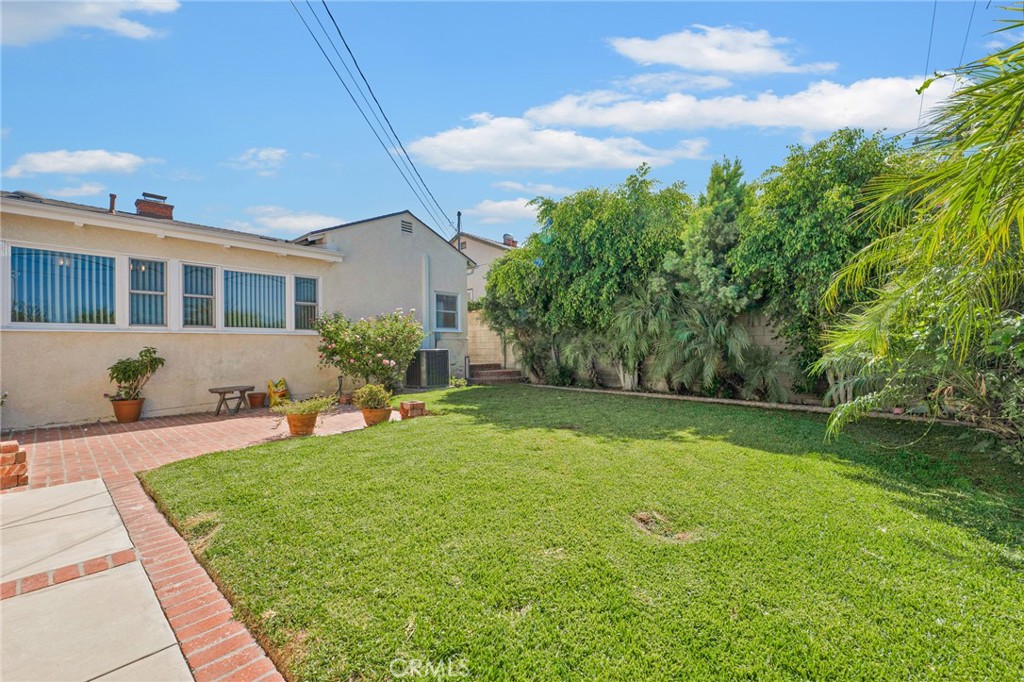 2107 Jolley Drive Burbank, CA 91504 - Photo 31 of 33 a view of a house with a backyard