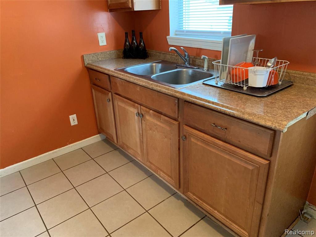 4924 Howe Road Wayne, MI 48184 - Photo 4 of 10