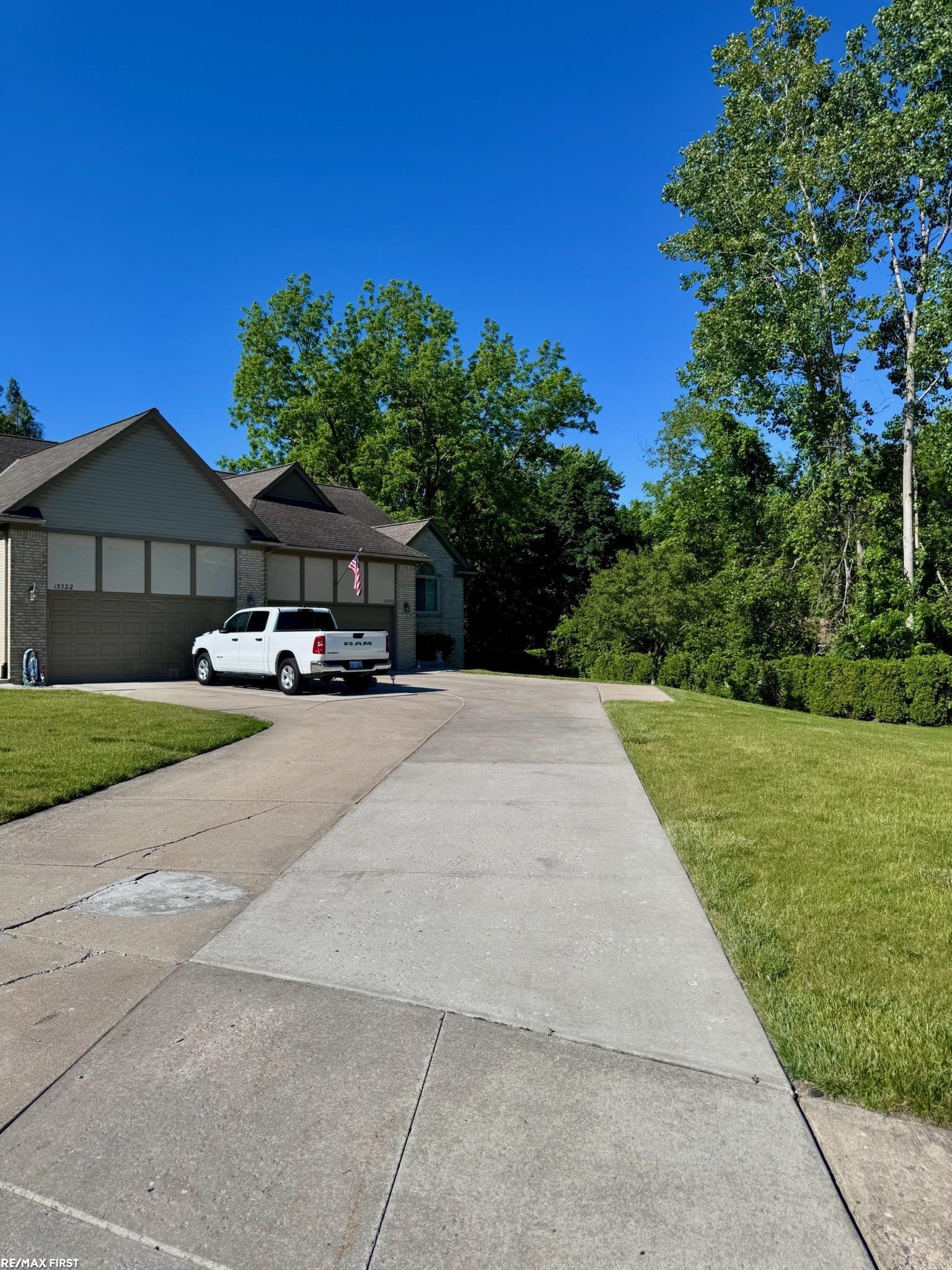15330 Pebble Pointe Court Clinton Township, MI 48038 - Photo 3 of 33 50212419-B5189555-9AC1-4386-A09F-E07CC8AB6A65.JPG