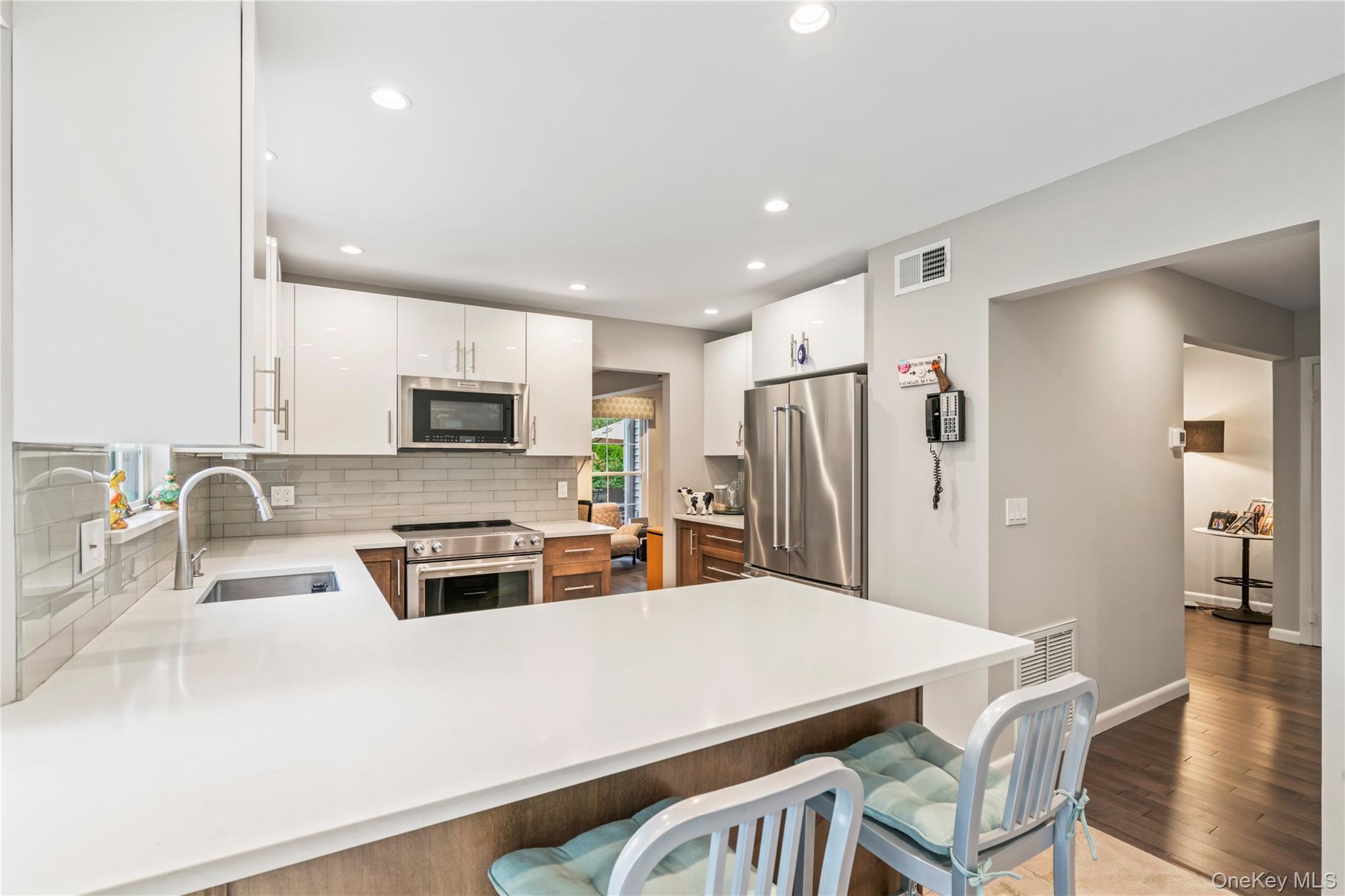 154 Hidden Ridge Drive Syosset, NY 11791 - Photo 9 of 34