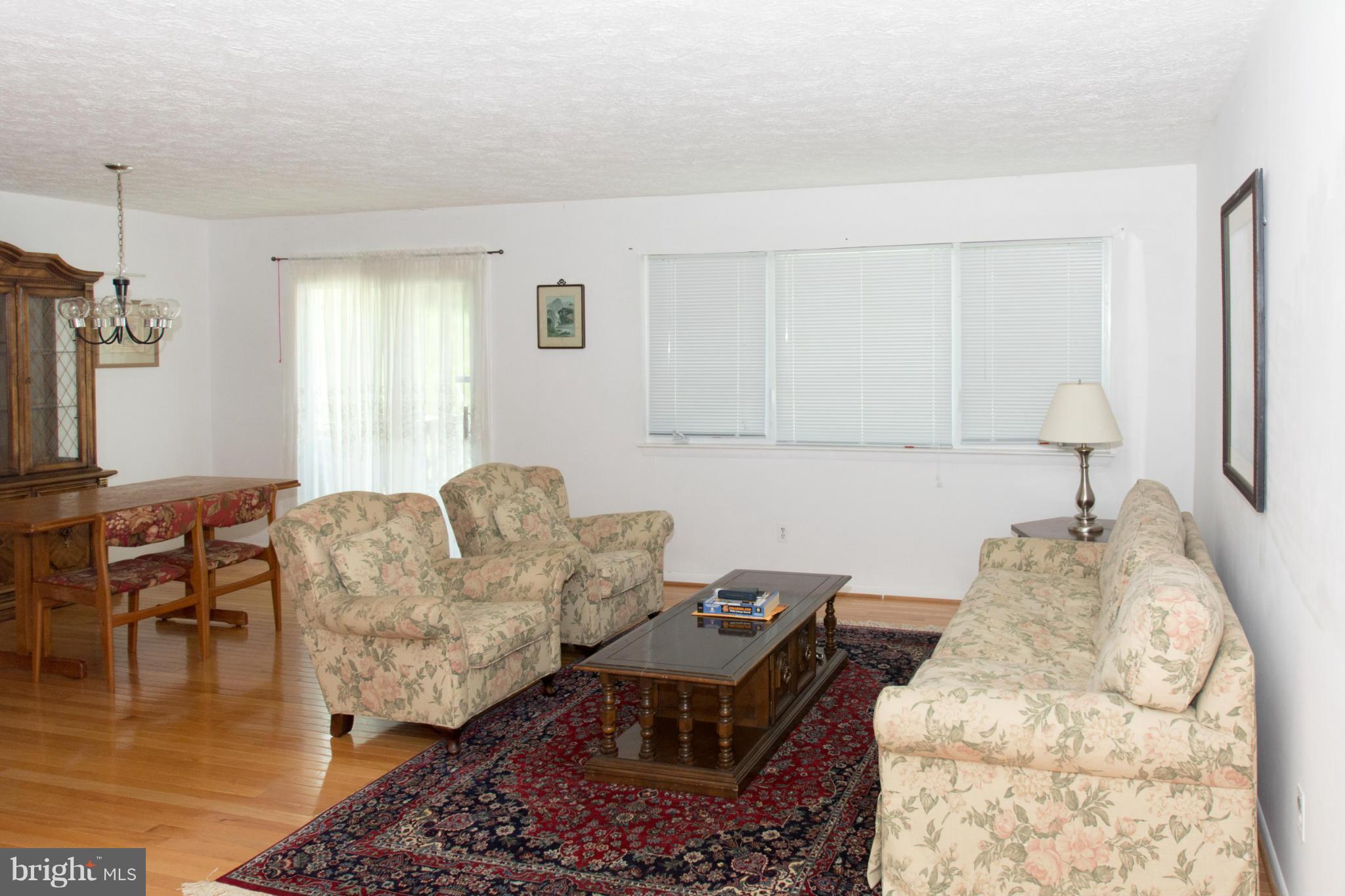 9124 Waltham Woods Road Baltimore, MD 21234 - Photo 4 of 27 Living Room