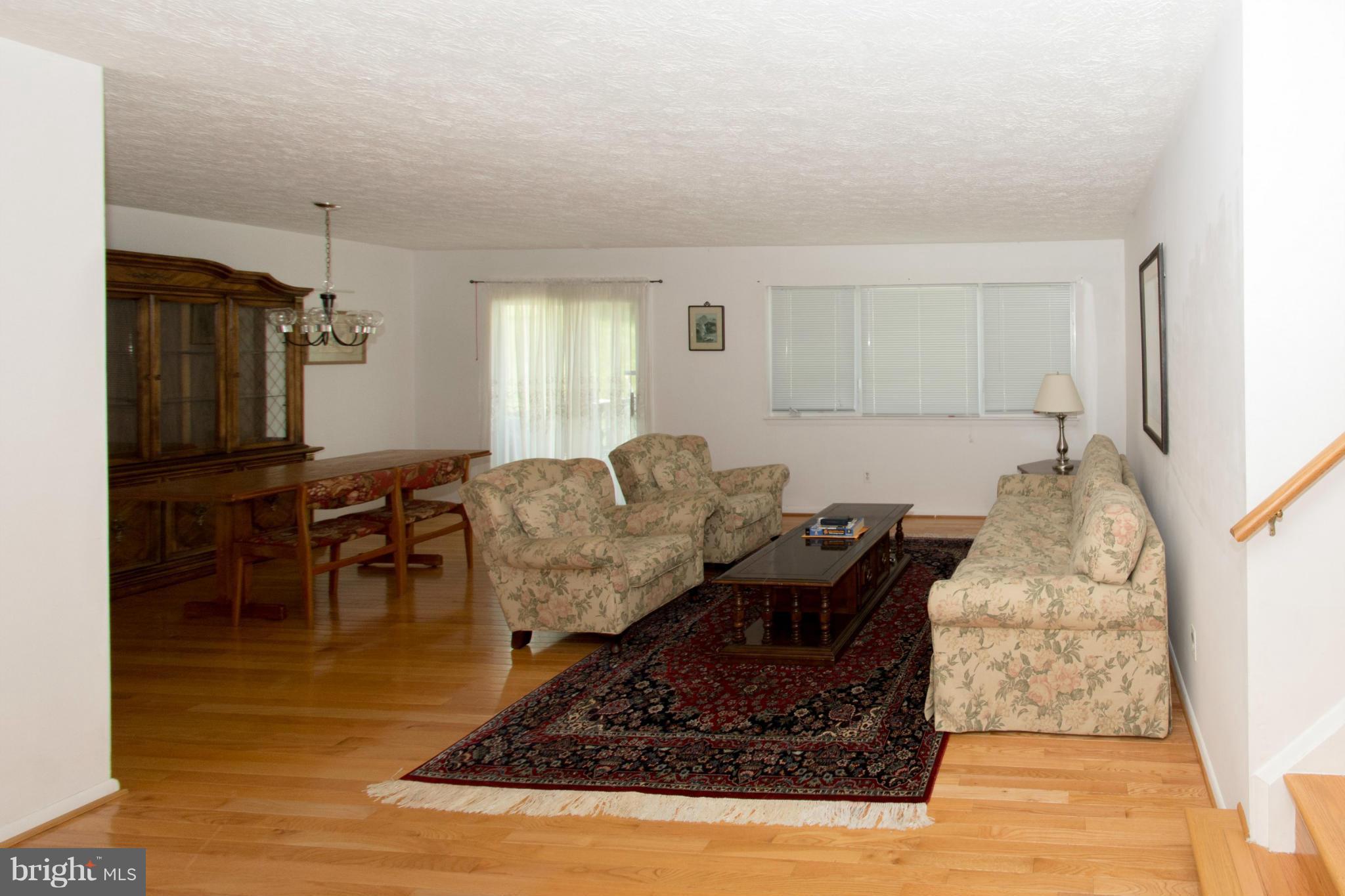 9124 Waltham Woods Road Baltimore, MD 21234 - Photo 5 of 27 Living Room