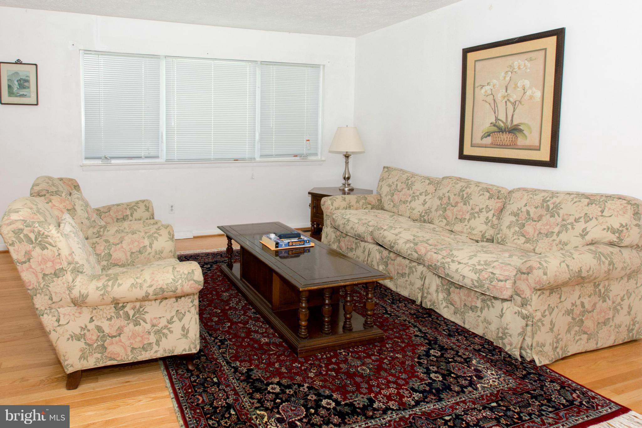 9124 Waltham Woods Road Baltimore, MD 21234 - Photo 6 of 27 Living Room