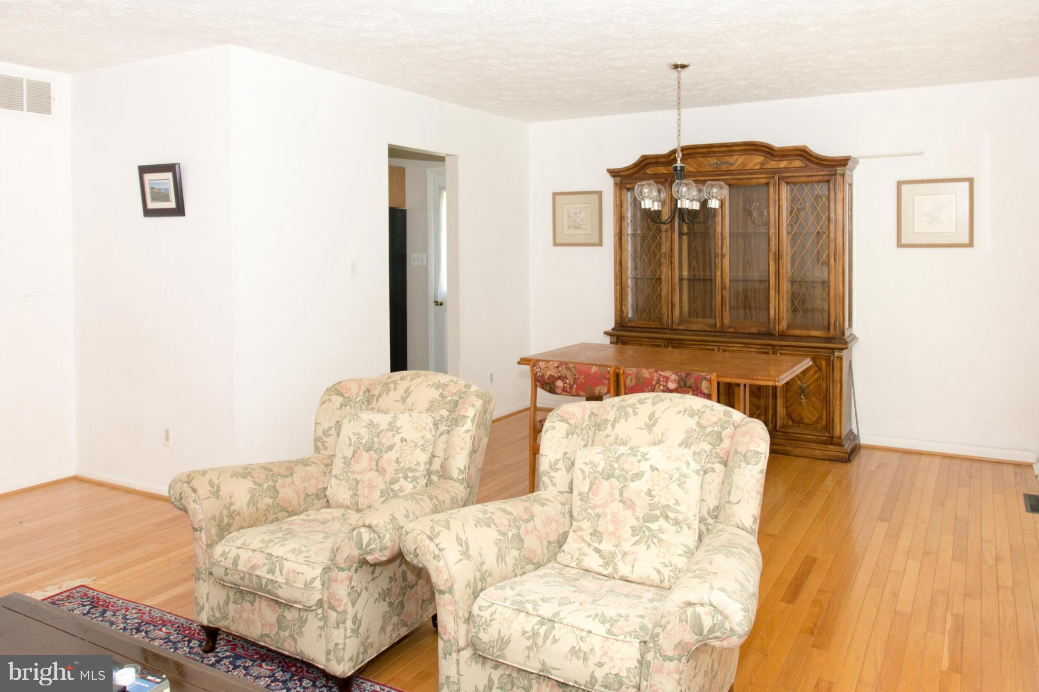 9124 Waltham Woods Road Baltimore, MD 21234 - Photo 8 of 27 Living Room