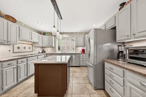 $569,000 | 303 Longview Drive, Sugar Land, TX 77478