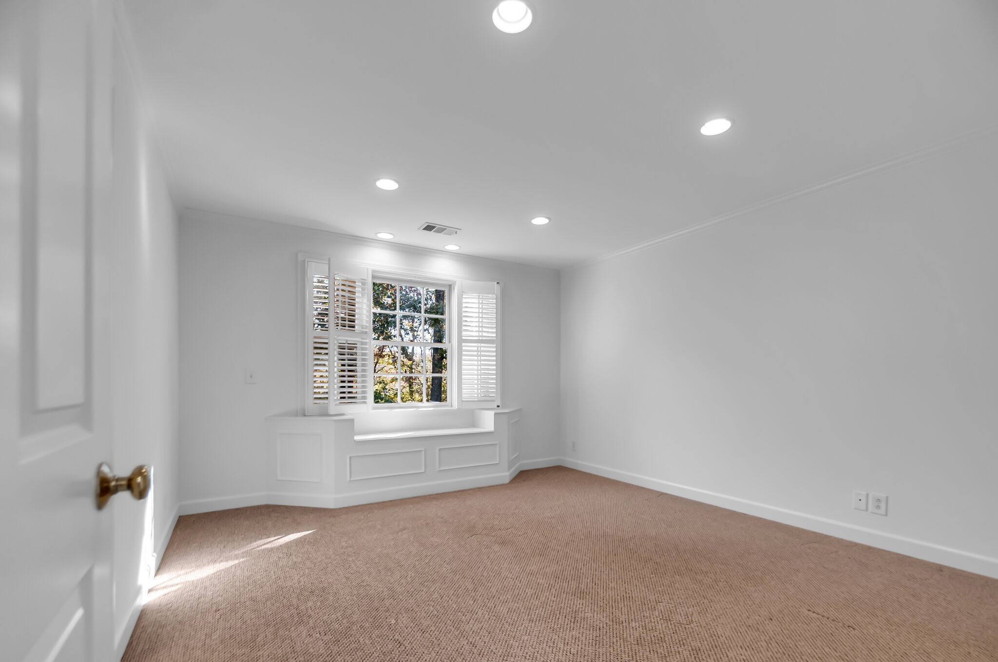 4206 Sneed Road Nashville, TN 37215 - Photo 33 of 56 an empty room with windows