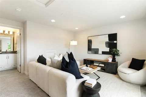 $1,225,000 | 1429 8th Avenue Northeast, Unit 8, Issaquah, WA 98029