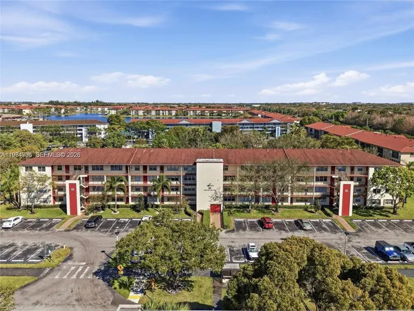 $1,900 | 1551 Southwest 135th Terrace, Unit 111G, Pembroke Pines, FL 33027