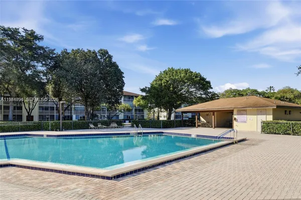 $1,900 | 1551 Southwest 135th Terrace, Unit 111G, Pembroke Pines, FL 33027