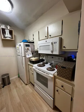 $1,900 | 1551 Southwest 135th Terrace, Unit 111G, Pembroke Pines, FL 33027