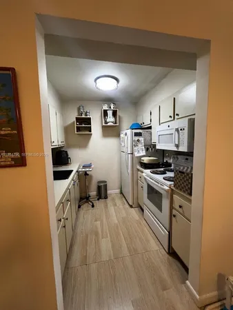 $1,900 | 1551 Southwest 135th Terrace, Unit 111G, Pembroke Pines, FL 33027