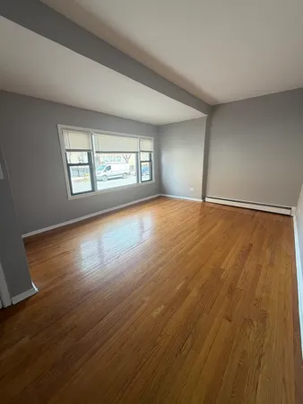 $1,800 | 10401 South Ewing Avenue, Unit 1R, Chicago, IL 60617