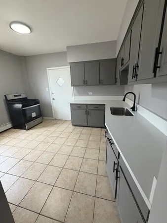$1,800 | 10401 South Ewing Avenue, Unit 1R, Chicago, IL 60617