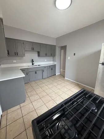 $1,800 | 10401 South Ewing Avenue, Unit 1R, Chicago, IL 60617