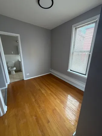 $1,800 | 10401 South Ewing Avenue, Unit 1R, Chicago, IL 60617