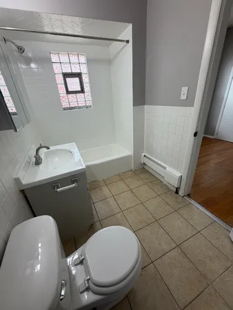 $1,800 | 10401 South Ewing Avenue, Unit 1R, Chicago, IL 60617