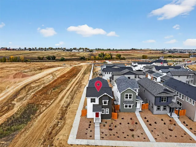 a view of houses with sky view