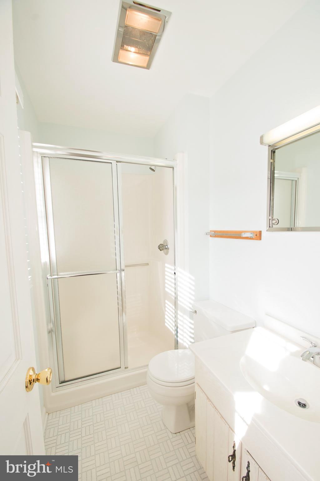 156 Castleton Drive Reading, PA 19607 - Photo 14 of 31 Attached Main Bath