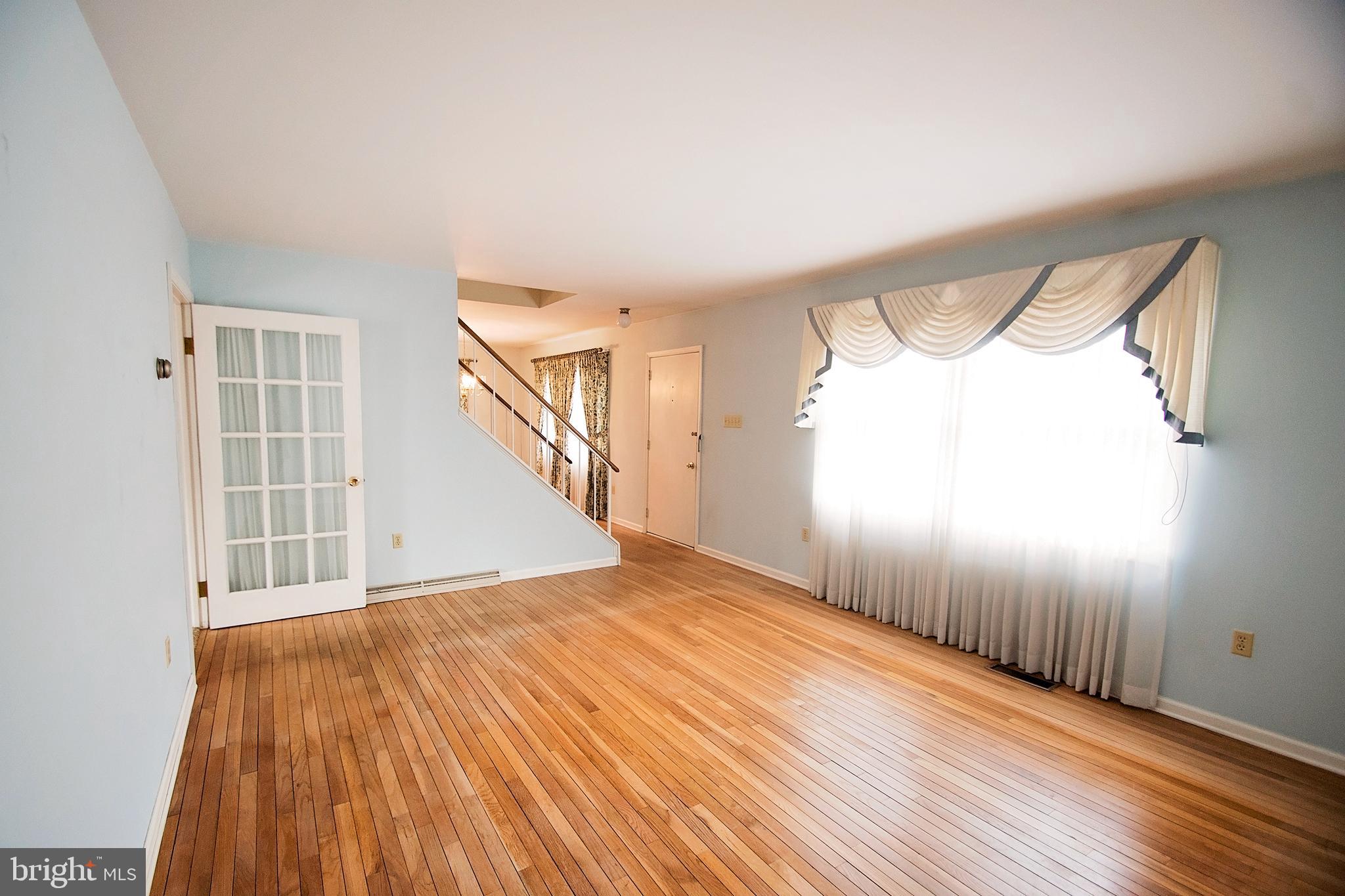 156 Castleton Drive Reading, PA 19607 - Photo 2 of 31 Living Room