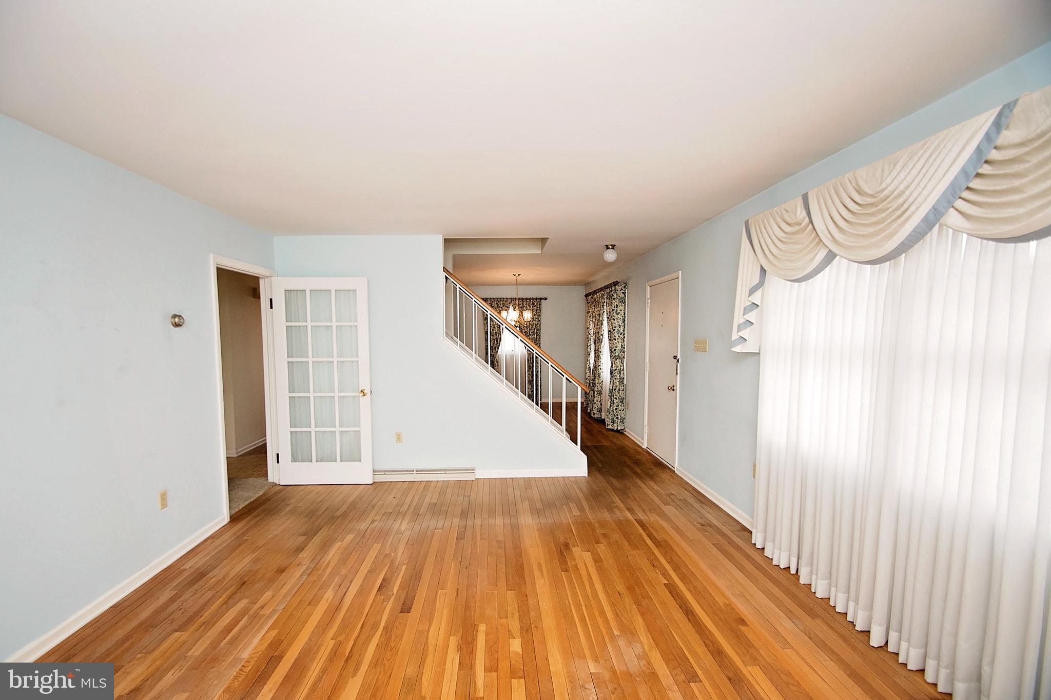 156 Castleton Drive Reading, PA 19607 - Photo 3 of 31 Living Room