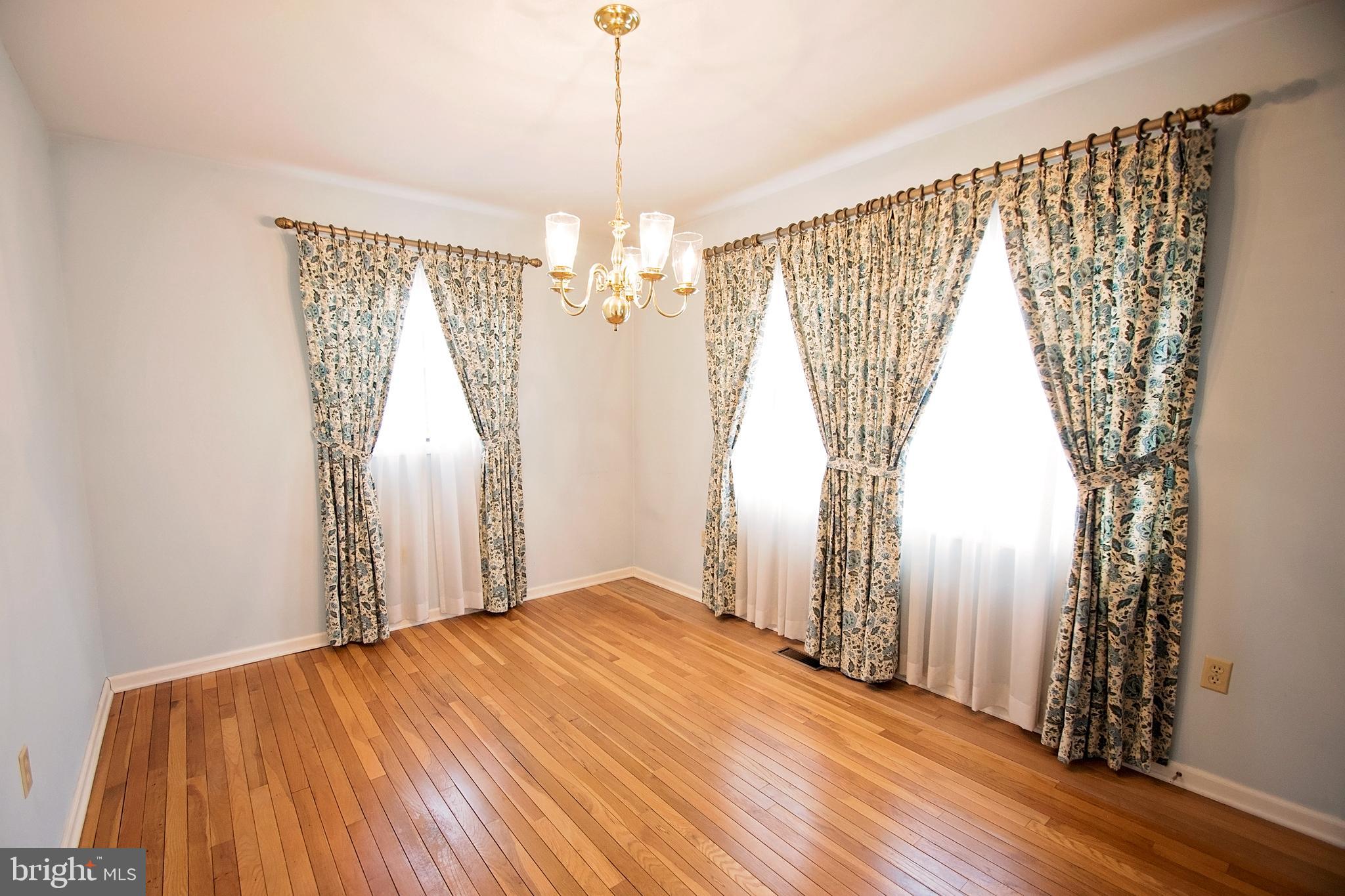 156 Castleton Drive Reading, PA 19607 - Photo 5 of 31 Dining Room