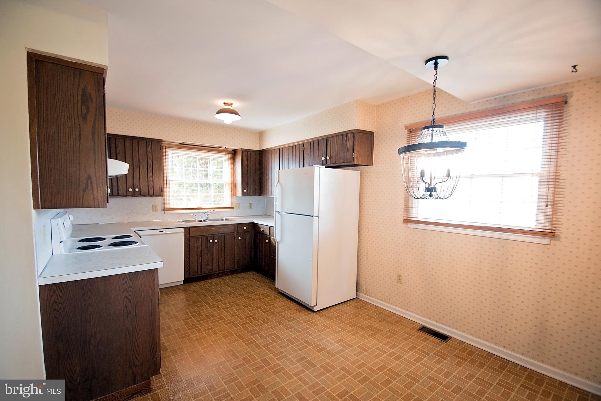 156 Castleton Drive Reading, PA 19607 - Photo 8 of 31 Kitchen