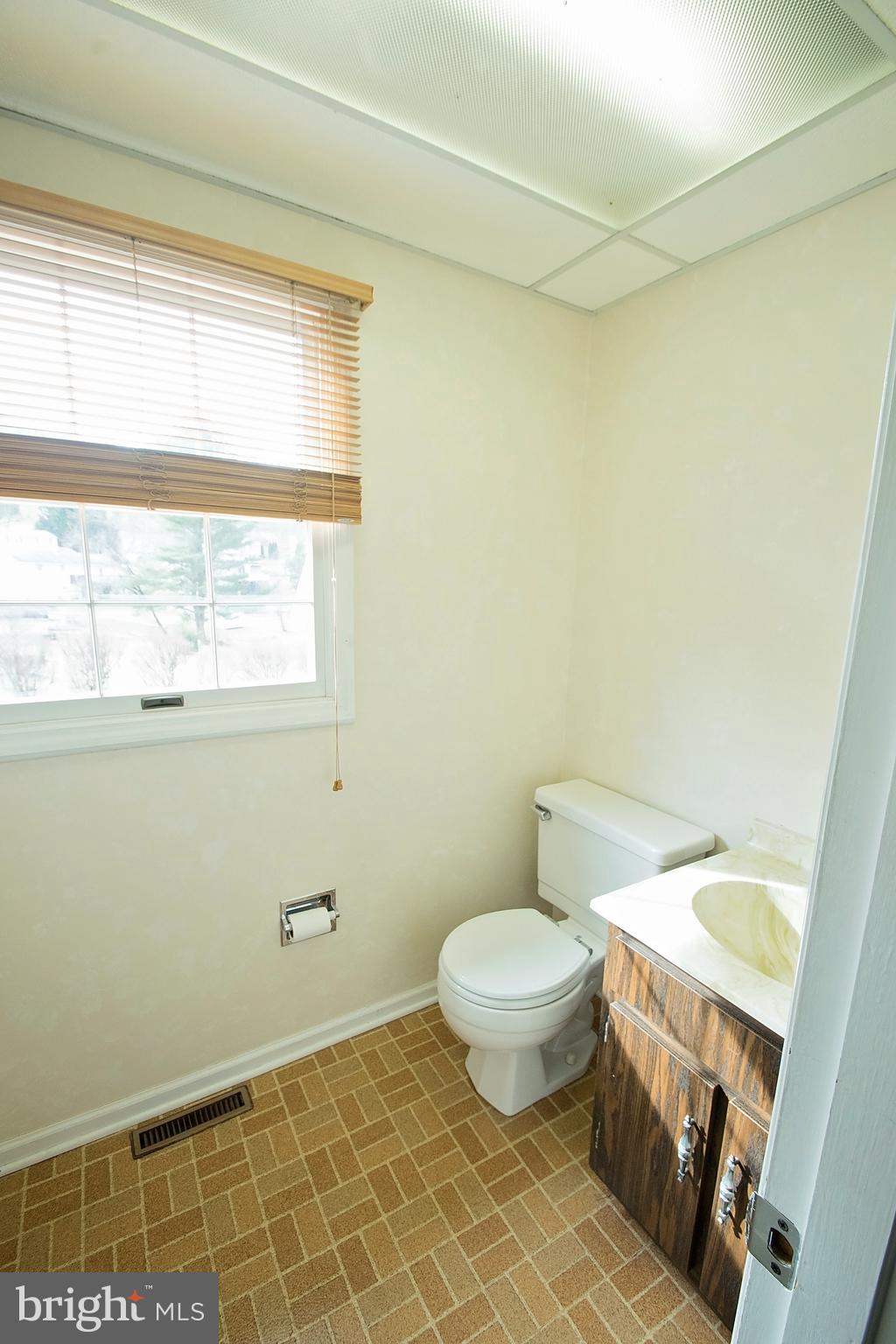 156 Castleton Drive Reading, PA 19607 - Photo 9 of 31 Powder Room