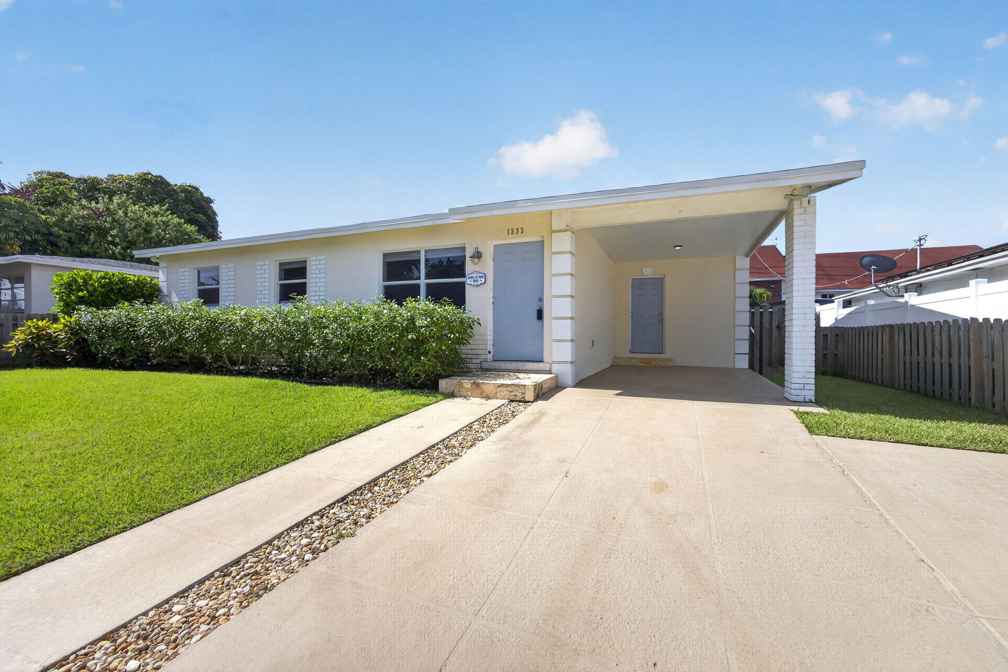 1333 West 31st Street Riviera Beach, FL 33404 - Photo 4 of 46 Front
