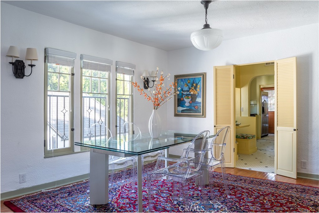 8246 4th Street Los Angeles, CA 90048 - Photo 11 of 38 a view of a livingroom with furniture