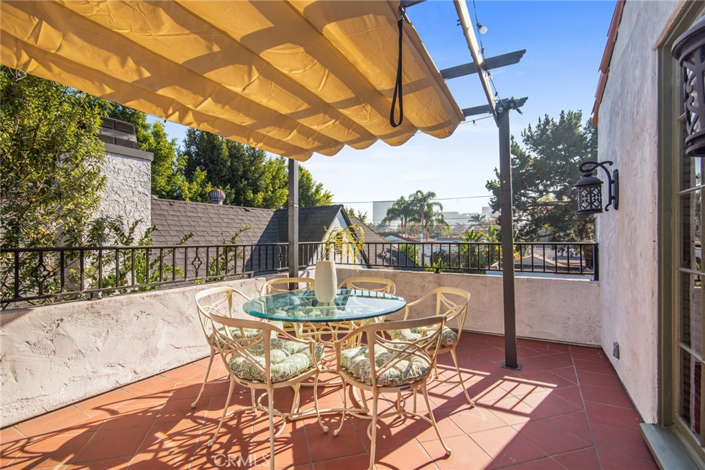 8246 4th Street Los Angeles, CA 90048 - Photo 13 of 38 a outdoor view with a sitting space