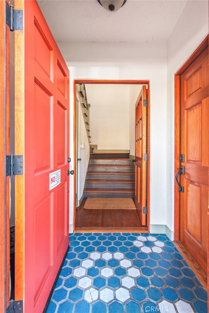 8246 4th Street Los Angeles, CA 90048 - Photo 3 of 38 a view of entryway
