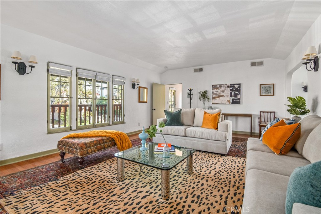 8246 4th Street Los Angeles, CA 90048 - Photo 5 of 38 a bedroom with furniture and a rug