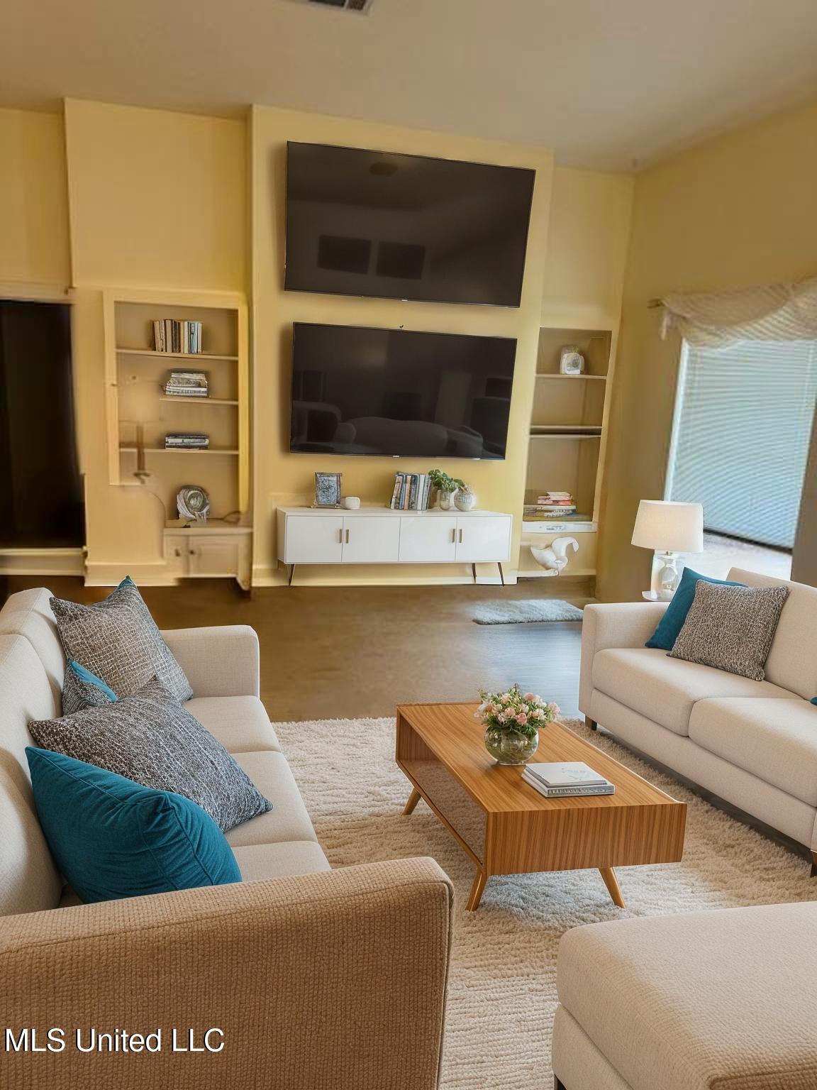 111 River Place Jackson, MS 39211 - Photo 3 of 25 IMG_2526 - Living Room - Standard - 3