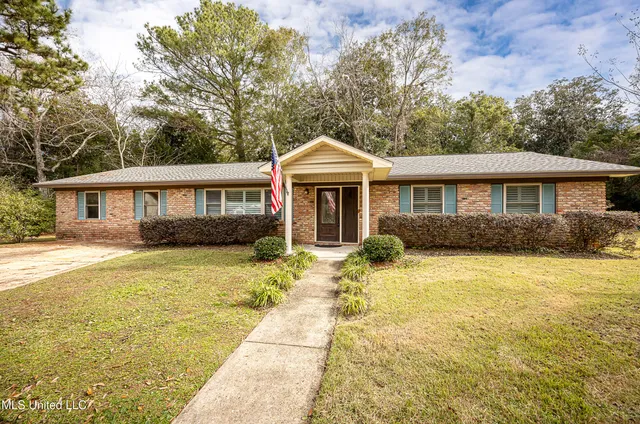 $559,000 | 1107 Le Badine Court, Ocean Springs, MS 39564