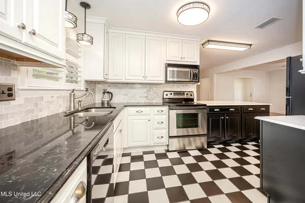 $539,000 | 1107 Le Badine Court, Ocean Springs, MS 39564