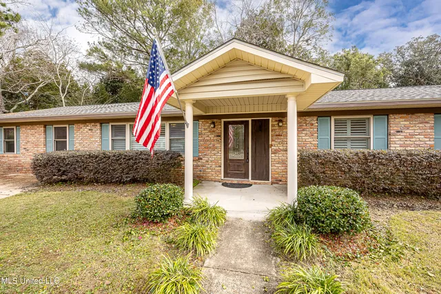 $559,000 | 1107 Le Badine Court, Ocean Springs, MS 39564