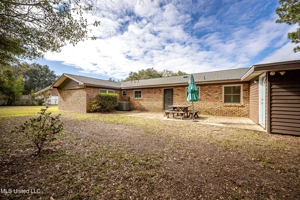 $539,000 | 1107 Le Badine Court, Ocean Springs, MS 39564