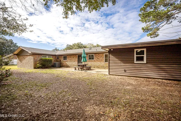 $539,000 | 1107 Le Badine Court, Ocean Springs, MS 39564