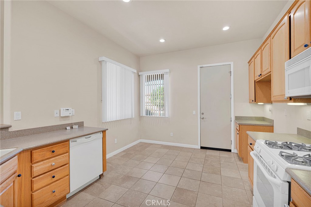 10461 Bridge Haven Road Apple Valley, CA 92308 - Photo 11 of 32