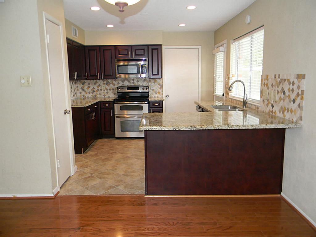 2754 Quarry Hill Road Sugar Land, TX 77478 - Photo 11 of 49 View from dining to kitchen.