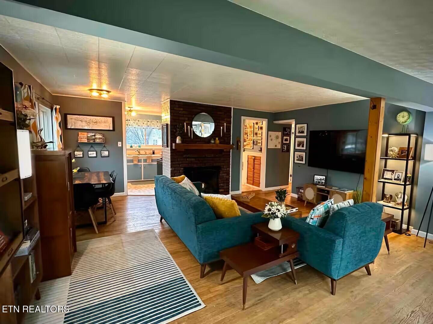 104 West Malta Road Oak Ridge, TN 37830 - Photo 5 of 22 Living Room 2