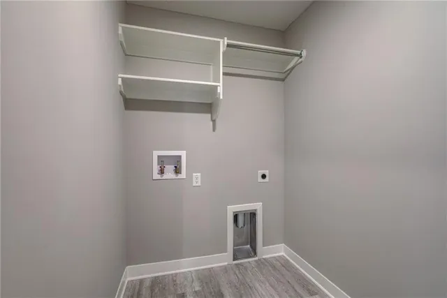 $2,600 | 3735 Southwest Knoxville Court, Lee's Summit, MO 64082