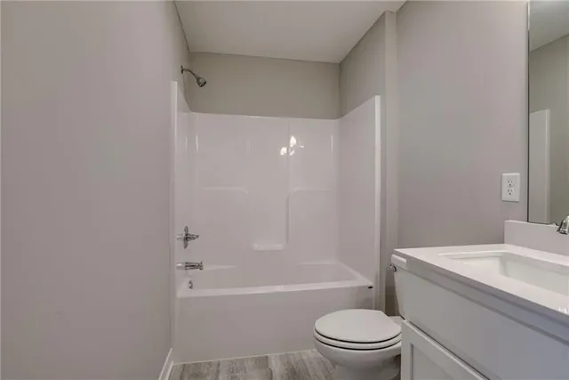 $2,600 | 3735 Southwest Knoxville Court, Lee's Summit, MO 64082