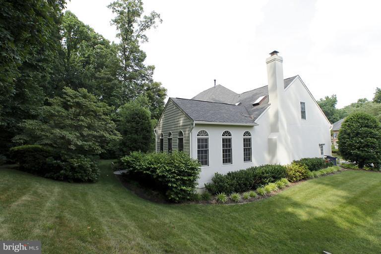 1112 Round Pebble Lane Reston, VA 20194 - Photo 22 of 26 Exterior (Rear)